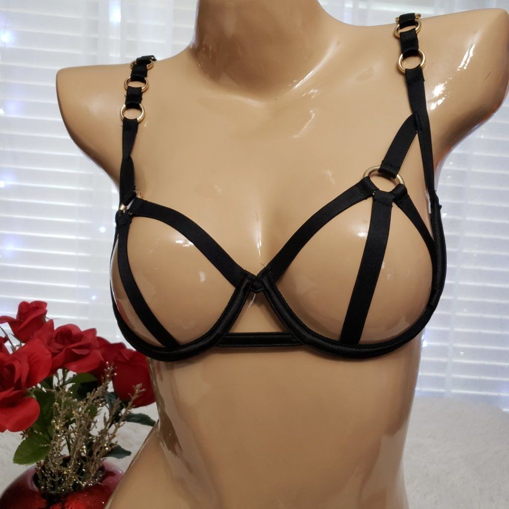 MEDIUM Victoria's Secret Very Sexy unlined balconnet strappy bra NWT